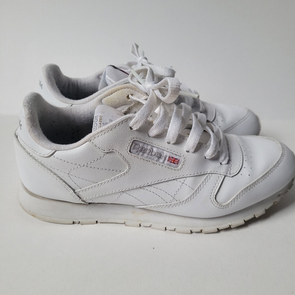 Reebok Classics SIZE 41/2  Boys fits womens 61/2